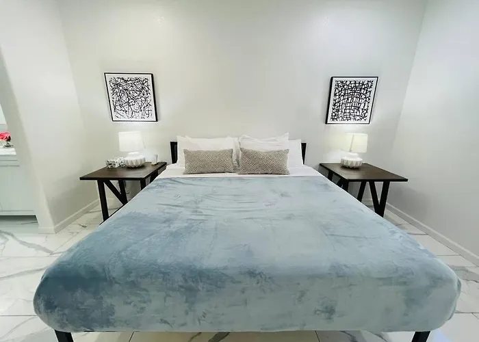 Holiday home Gorgeous Abode 3 Bedrooms Hide-out In *