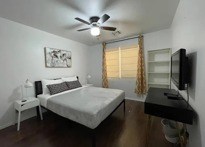 Holiday home Gorgeous Abode 3 Bedrooms Hide-out In *