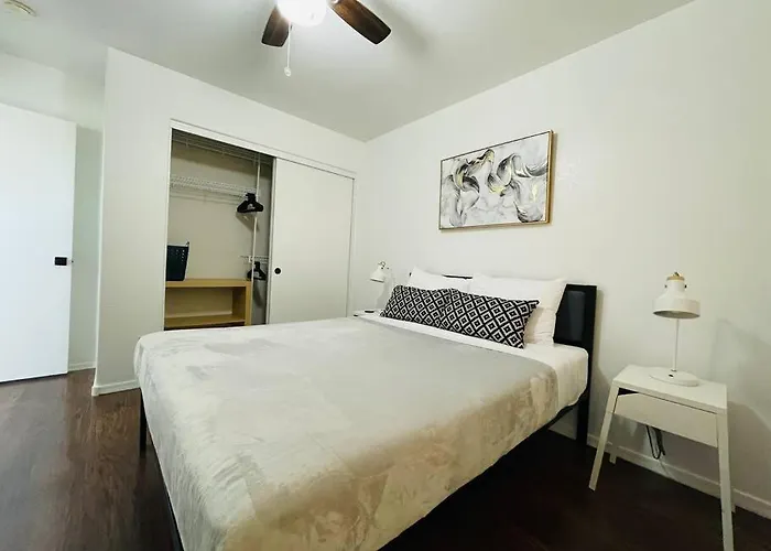 Holiday home Gorgeous Abode 3 Bedrooms Hide-out In *